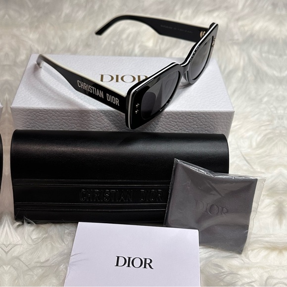 NEW 🔥 DiorPacific S1U Rectangular Sunglasses - Picture 16 of 16